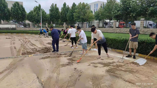 微光匯聚、風雨同舟，我們一起扛！