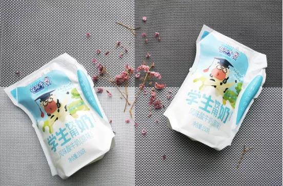 花花牛首款愛克林低溫學生飲用酸牛奶上市啦?。。? title=
