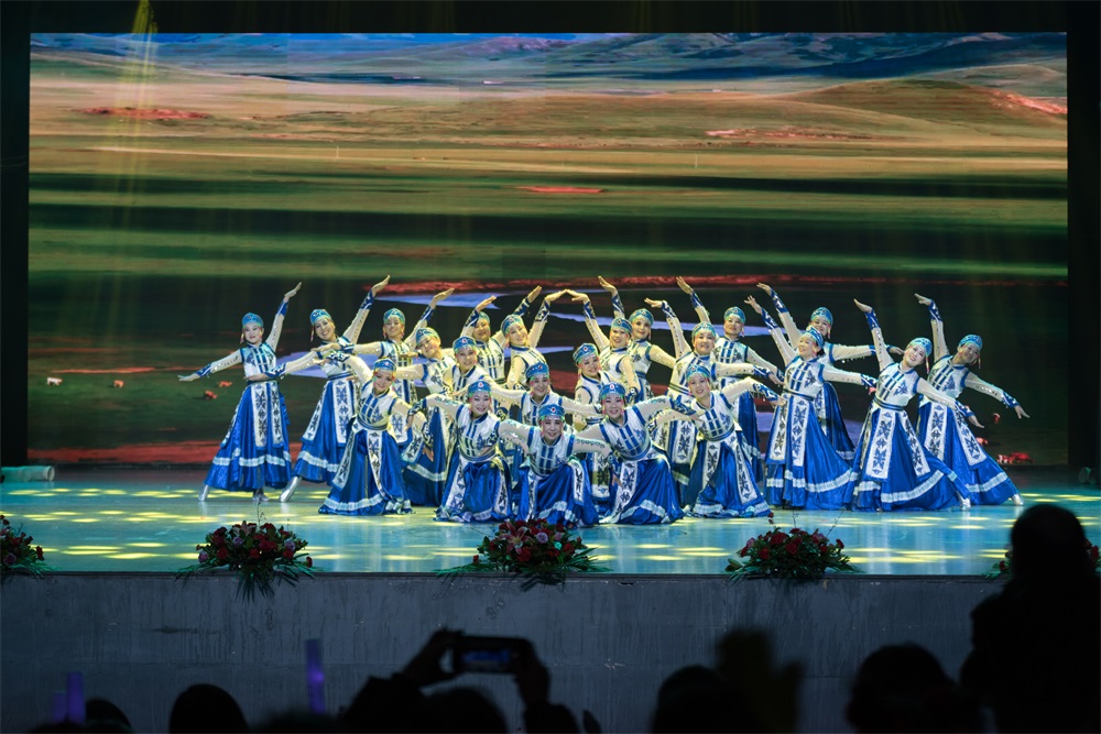 “不忘初心、聚力前行” 花花牛集團2018迎新春聯歡會隆重舉行