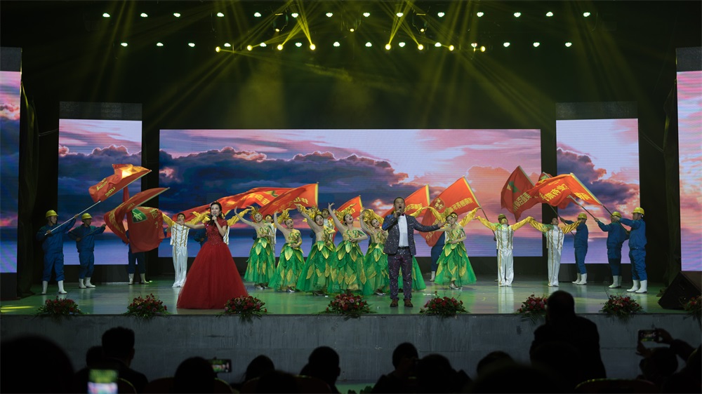 “不忘初心、聚力前行” 花花牛集團2018迎新春聯歡會隆重舉行