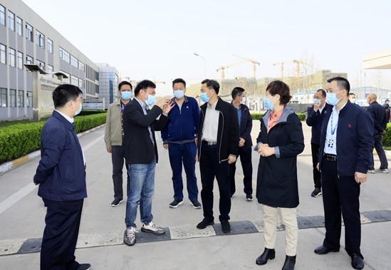 鄭州市人大副主任孫黎、市政府副市長李喜安一行 蒞臨花花牛開展“三送一強”活動
